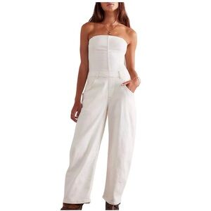 WE THE FREE JE SUIS
PRET BARREL
JUMPSUIT IN STONE WHITE